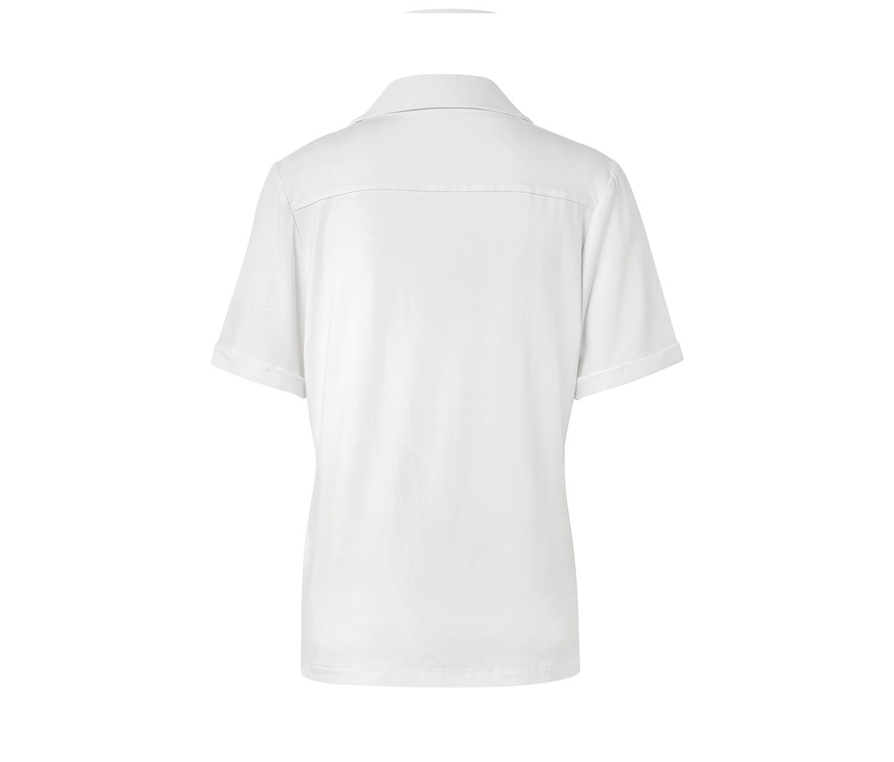 Hátulnézet egy fehér női pólóblúzról.