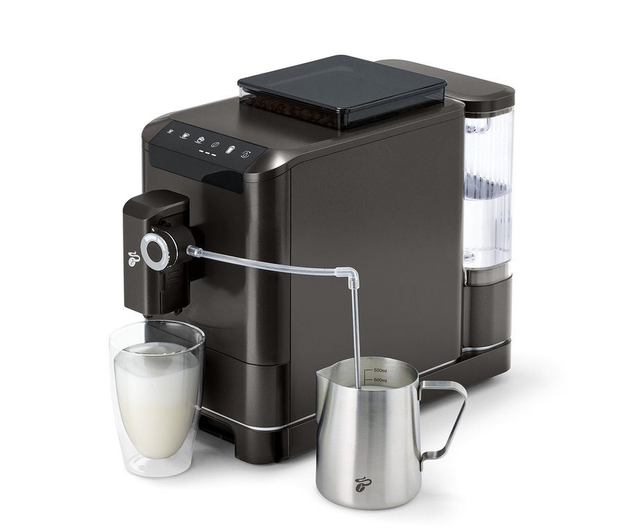 »Esperto 2 Milk« Granite Black kávéfőző tejjel tölt meg egy poharat.