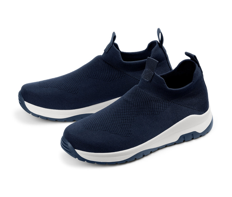Két kék női sneaker cipő fehér talppal.