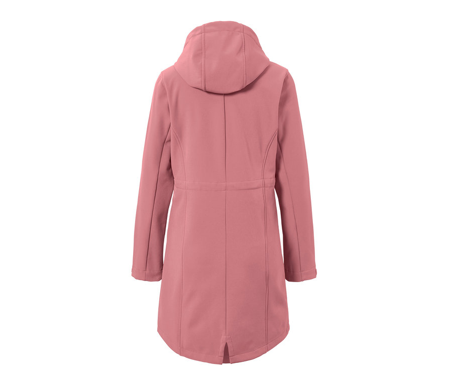 Hátulnézet egy rózsaszín, kapucnis női softshell kabátról.