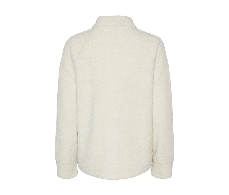 Hátulnézet egy krémszínű női plüss ingkabátról.