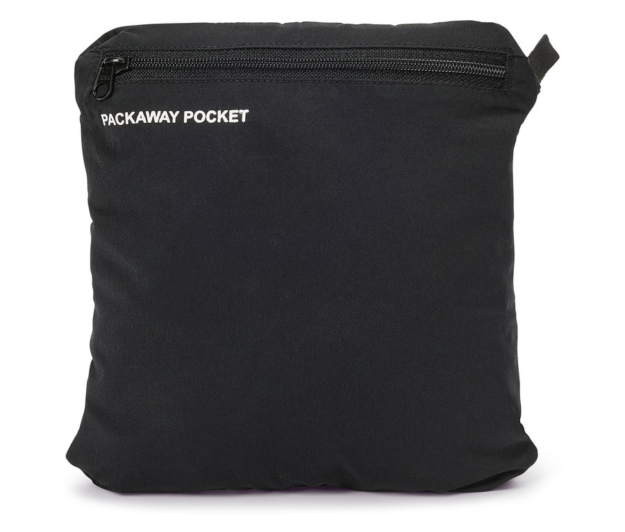 Fekete téglalap alakú, összecsukható zseb, felül cipzárral és „PACKAWAY POCKET” felirattal.