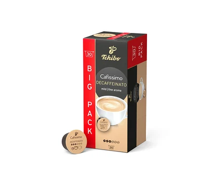 Egy doboz Tchibo Cafissimo Decaffeinato - 30 kapszula áll függőlegesen. Mellette egy kapszula fekszik.
