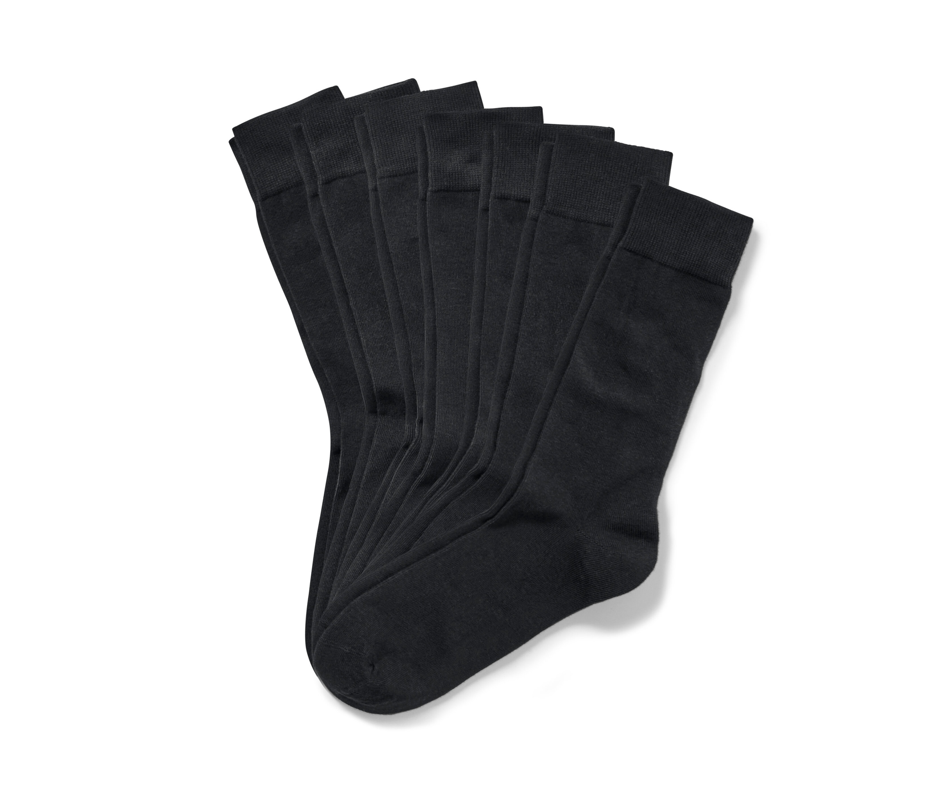 Hét pár fekete zokni fehér háttéren.