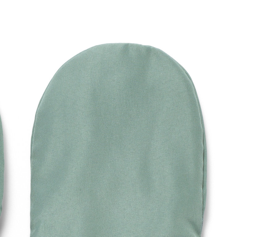 Két zöld 2 az 1-ben futókesztyű zsebbel egymás mellett.