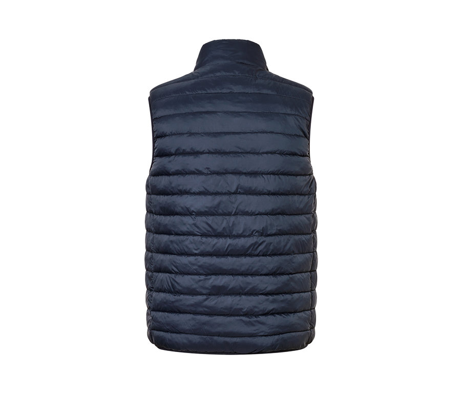 Egy kifordítható férfi mellény hátulnézeti részlete.