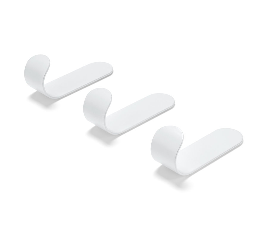 Három öntapadós akasztó.