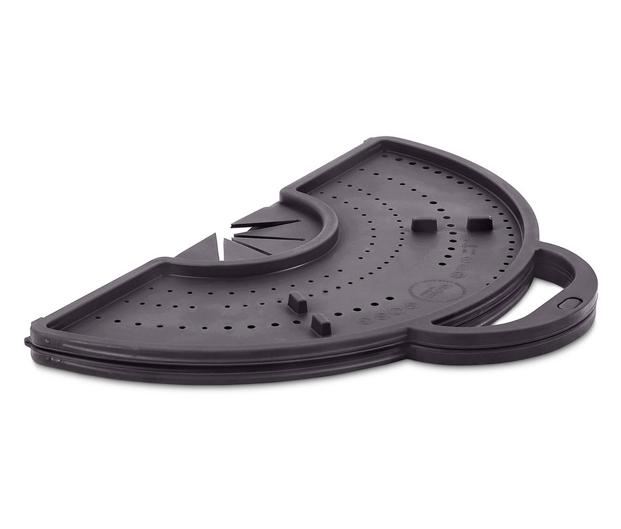 Szürke szilikon edényszűrő lyukakkal és fogantyúval.