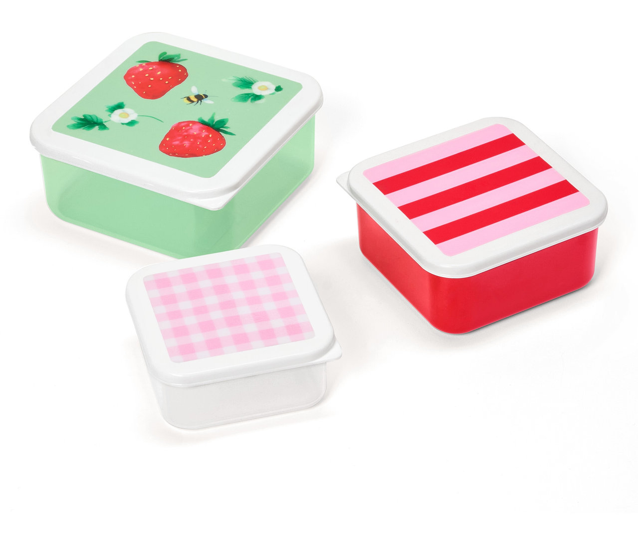 Három négyzet alakú uzsonnás doboz különböző mintákkal a fedőkön: eper, csíkok és kockás minta.