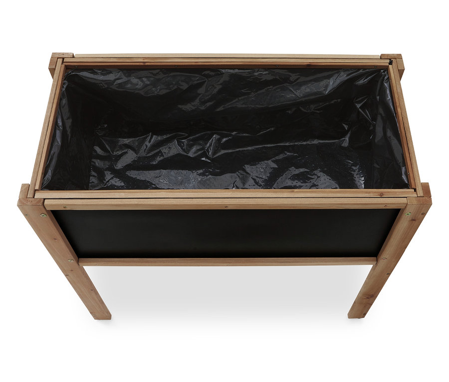 Felülnézet egy üres, téglalap alakú, fából készült virágládára, fekete fóliával bélelve.