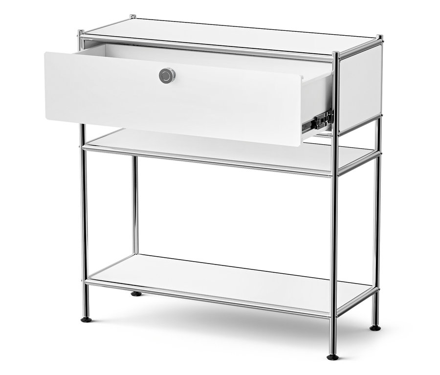 Fehér polc króm vázzal és egy nyitott fiókkal.