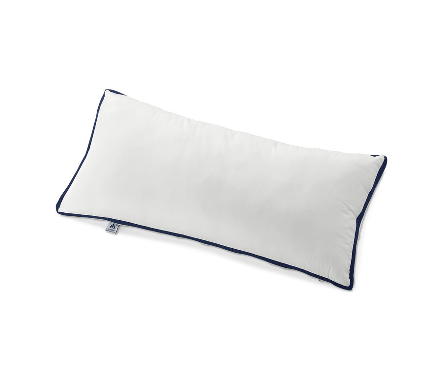 Egy kb. 80 x 40 cm-es, klímaszalagos irisette® párna fekszik fehér háttéren.