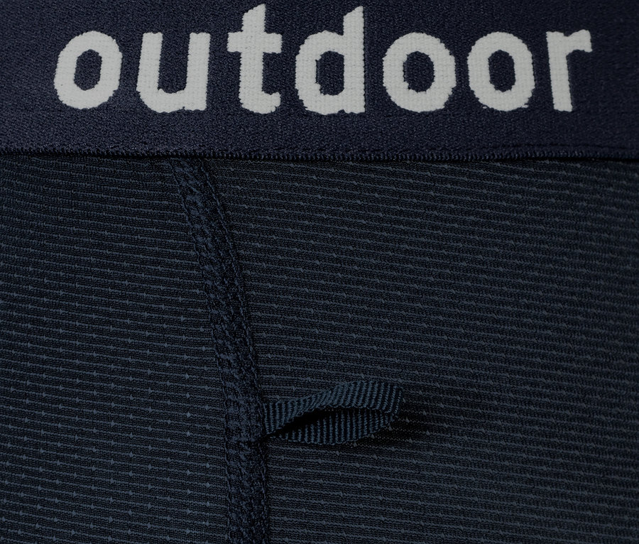 A sötétkék női kerékpáros alsónadrág részlete.