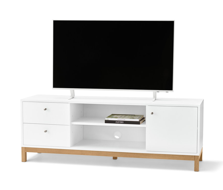 A TV egy fehér TV-szekrényen áll.
