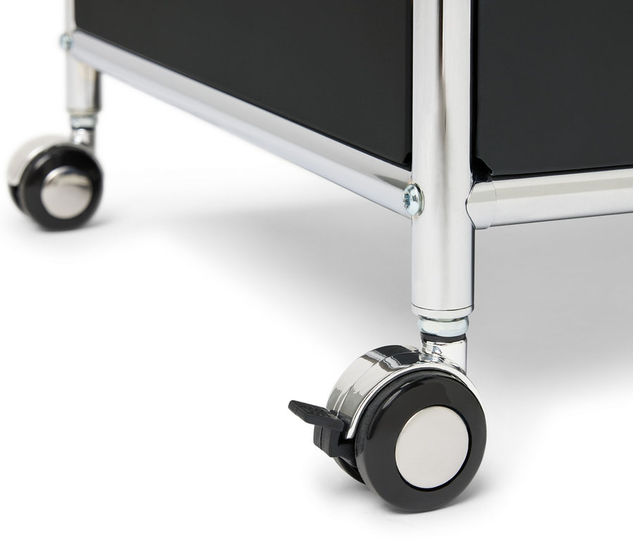 Egy »CN3« fém komód részlete, egy fiókkal, egy lenyíló ajtóval és kerettel, kerekeken áll.