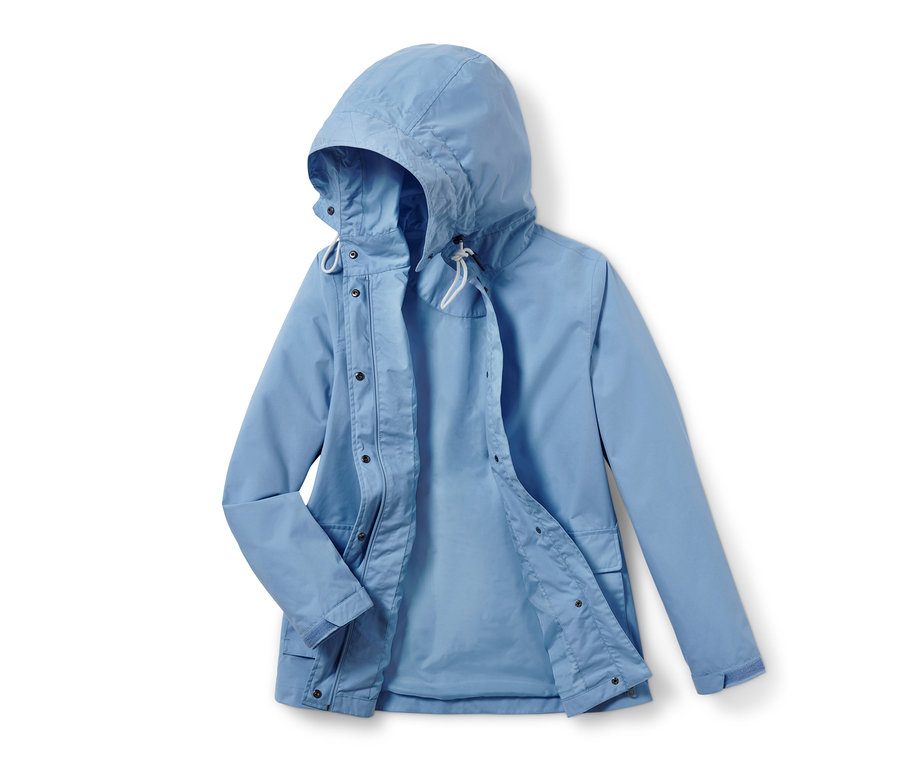 Világoskék, kapucnis női softshell kabát.