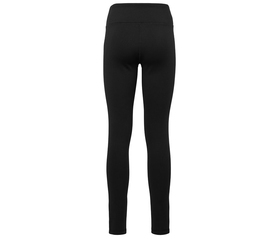 Egy fekete leggings részlete.