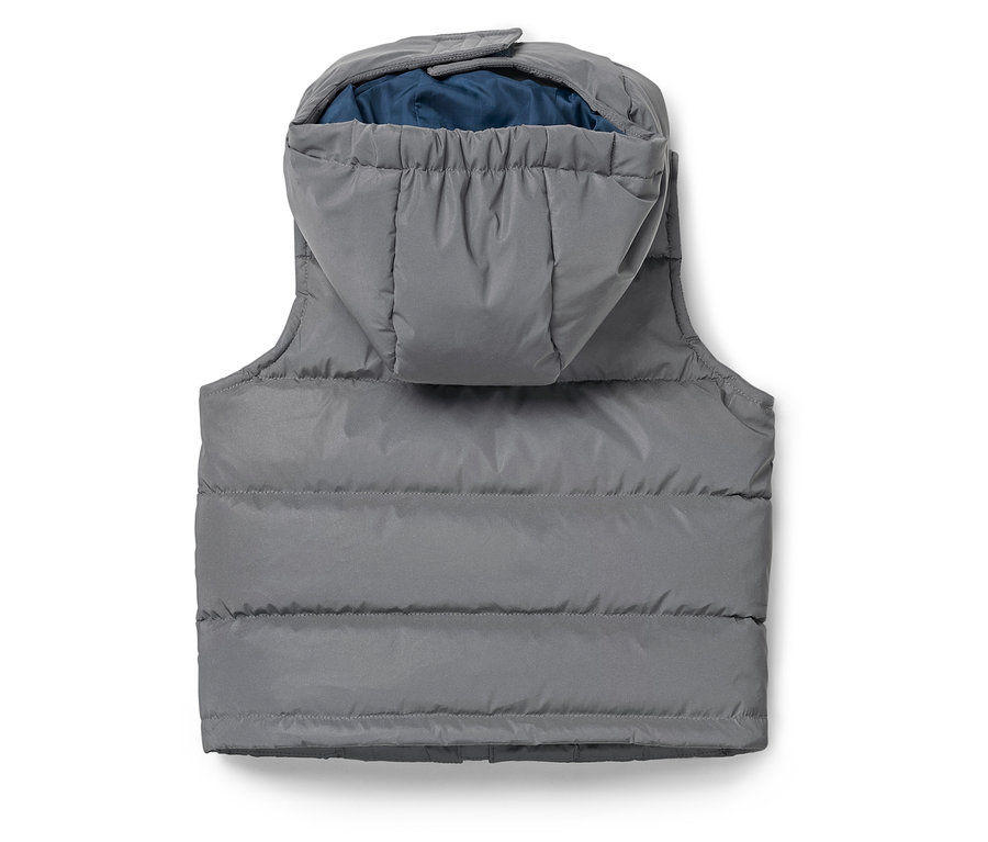 Hátulnézet egy szürke, steppelt mellényről kapucnival és kék béléssel.