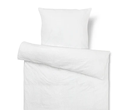 Texturált fehér párna- és paplanhuzat.