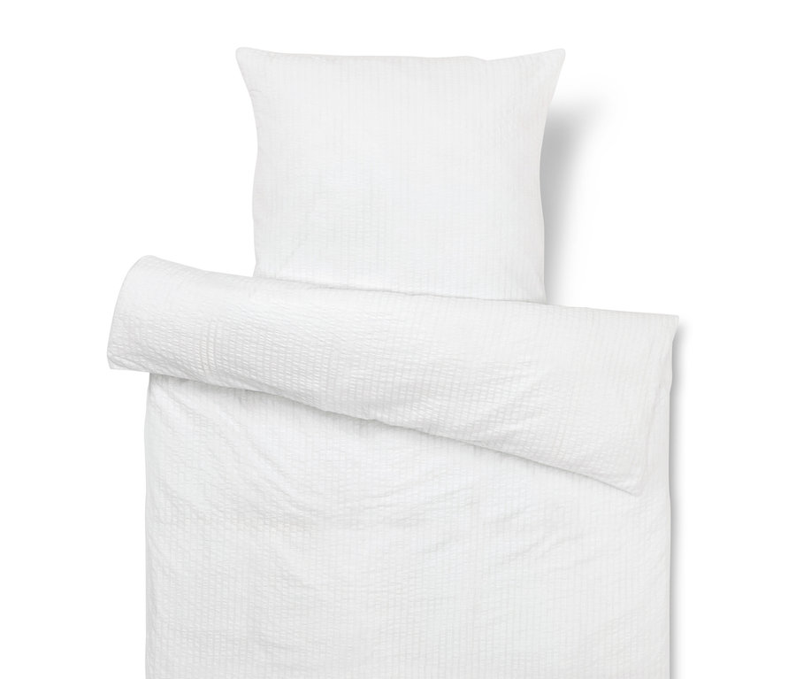 Texturált fehér párna- és paplanhuzat.