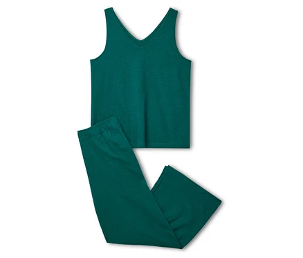 Sötétzöld 7/8-os pizsama szett, V-nyakú ujjatlan felsőből és nadrágból áll.