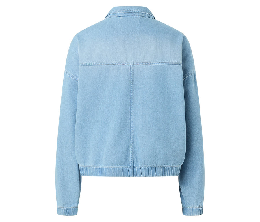 Gombos, világoskék farmerdzseki hátulnézete.