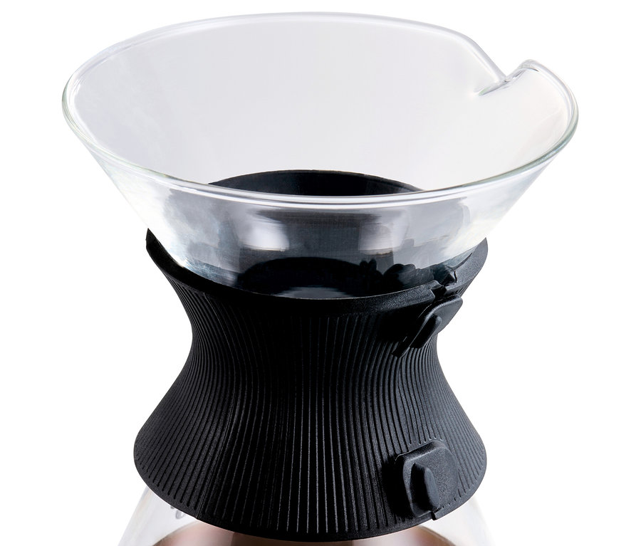 A BEEM Pour Over, 0,75 l-es üvegkancsó részlete fekete műanyag tartóval.