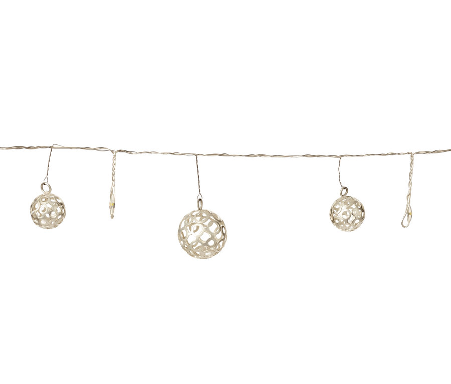 LED-es égősor, 38 ezüst gömb.