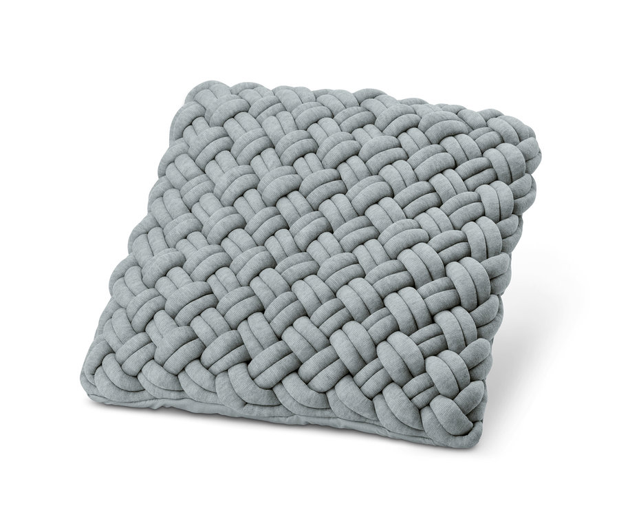 Egy díszpárna részlete, fonott mintával, 50 x 50 cm.