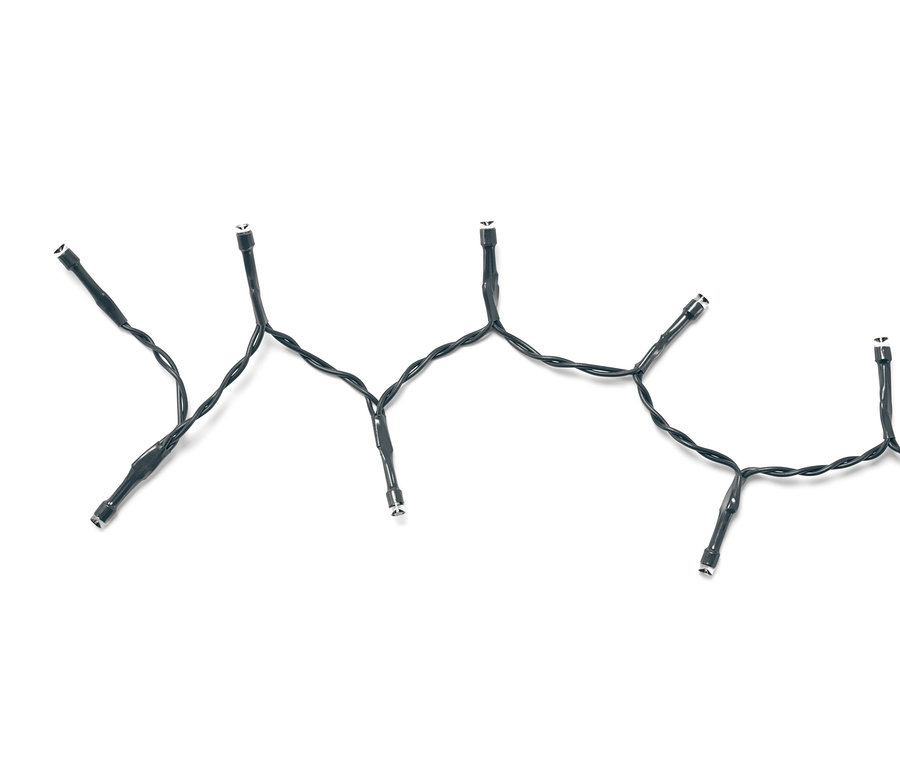 Fekete LED-es karácsonyfa fényfüzér fehér háttéren.