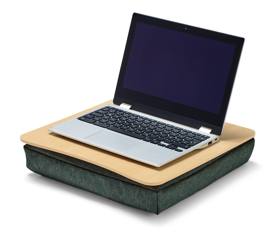 Párnázott laptopasztal egy laptoppal.