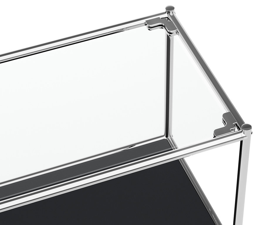 Egy fekete, fém »CN3« komód részletgazdag képe, 2 lenyíló ajtóval.