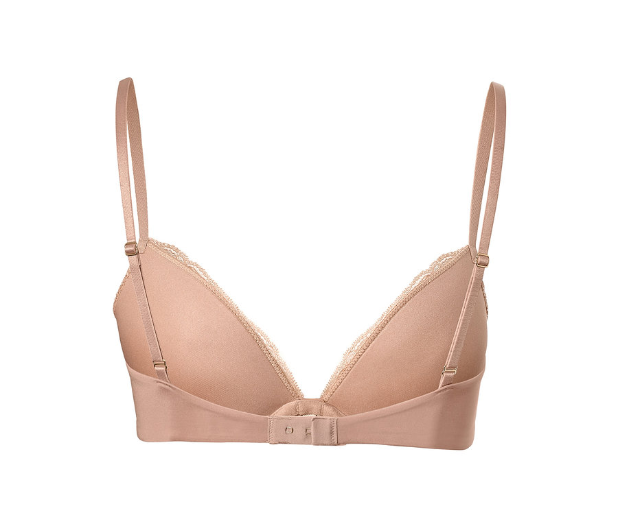 Egy bézs színű, csipkés szegélyű push-up melltartó hátulról.