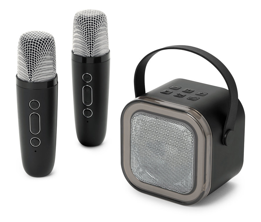 Két mikrofon és egy fekete hangszóró fehér háttérrel.