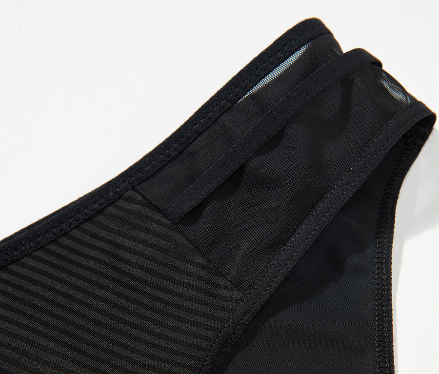 A fekete Passionata »Nais« alsó részletfotója.