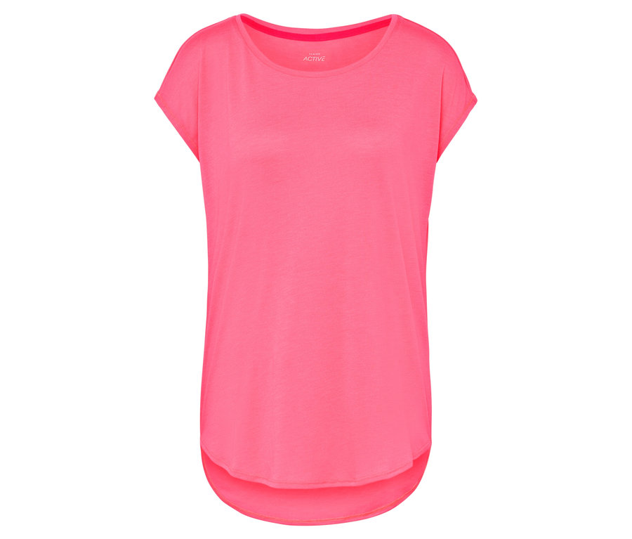 Egy női, rövid ujjú, rózsaszín póló részlete.