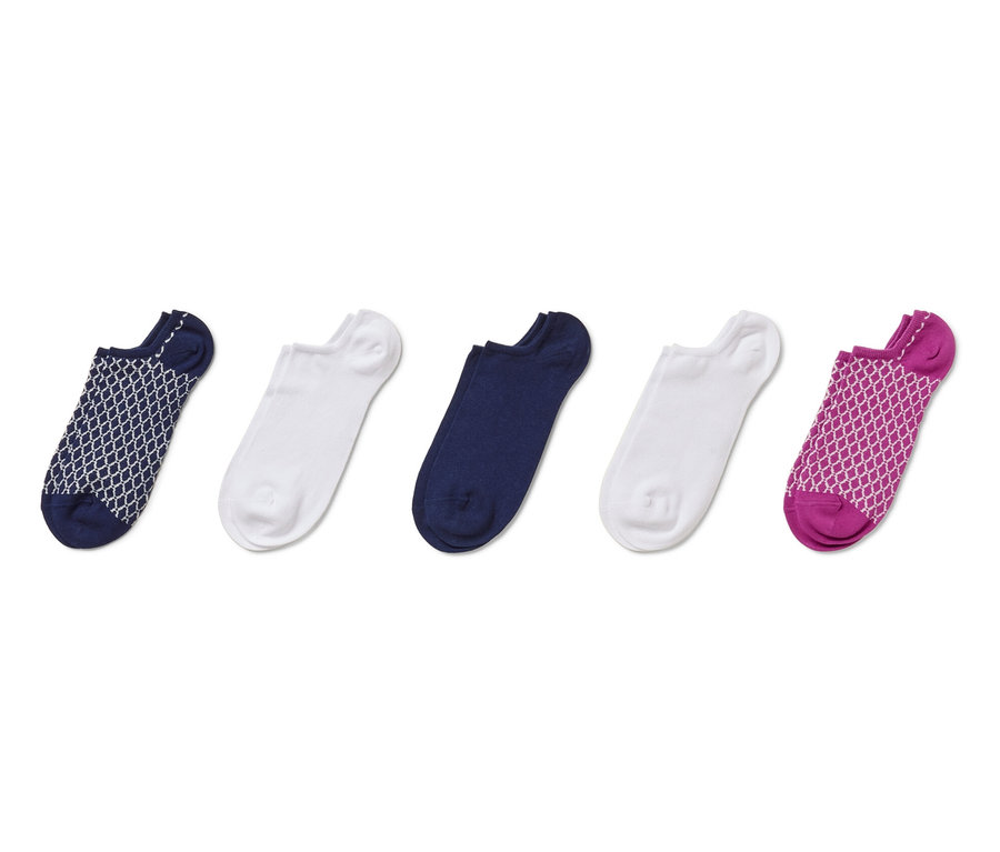 Öt pár különböző színű, mintás női bokazokni.