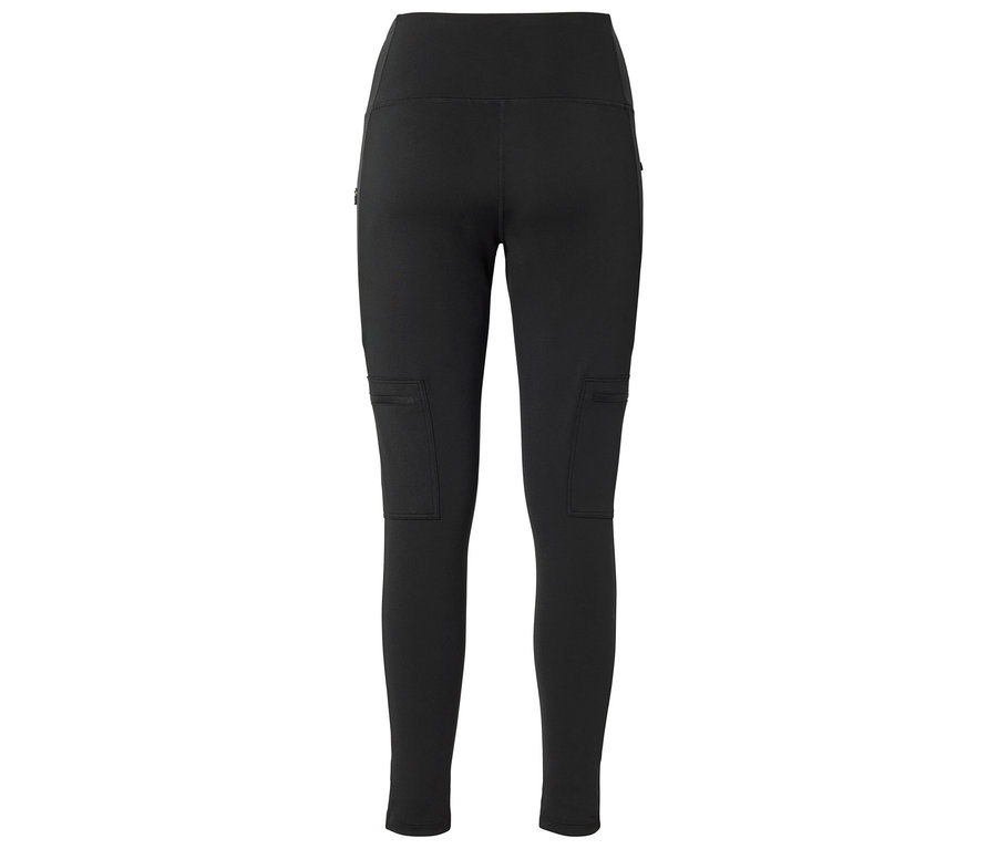 Fekete, magas derekú leggings cargo zsebekkel a combokon és egy kis cipzáras zsebbel a bal csípőn, hátulról nézve.