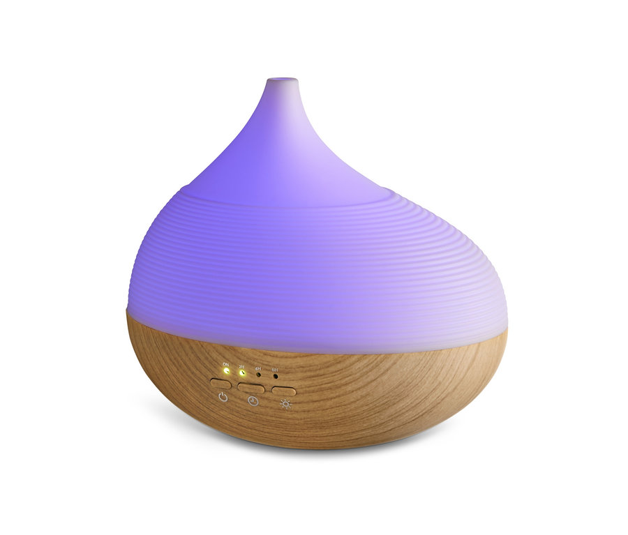 Aroma diffúzor fa talppal és lila fénnyel.