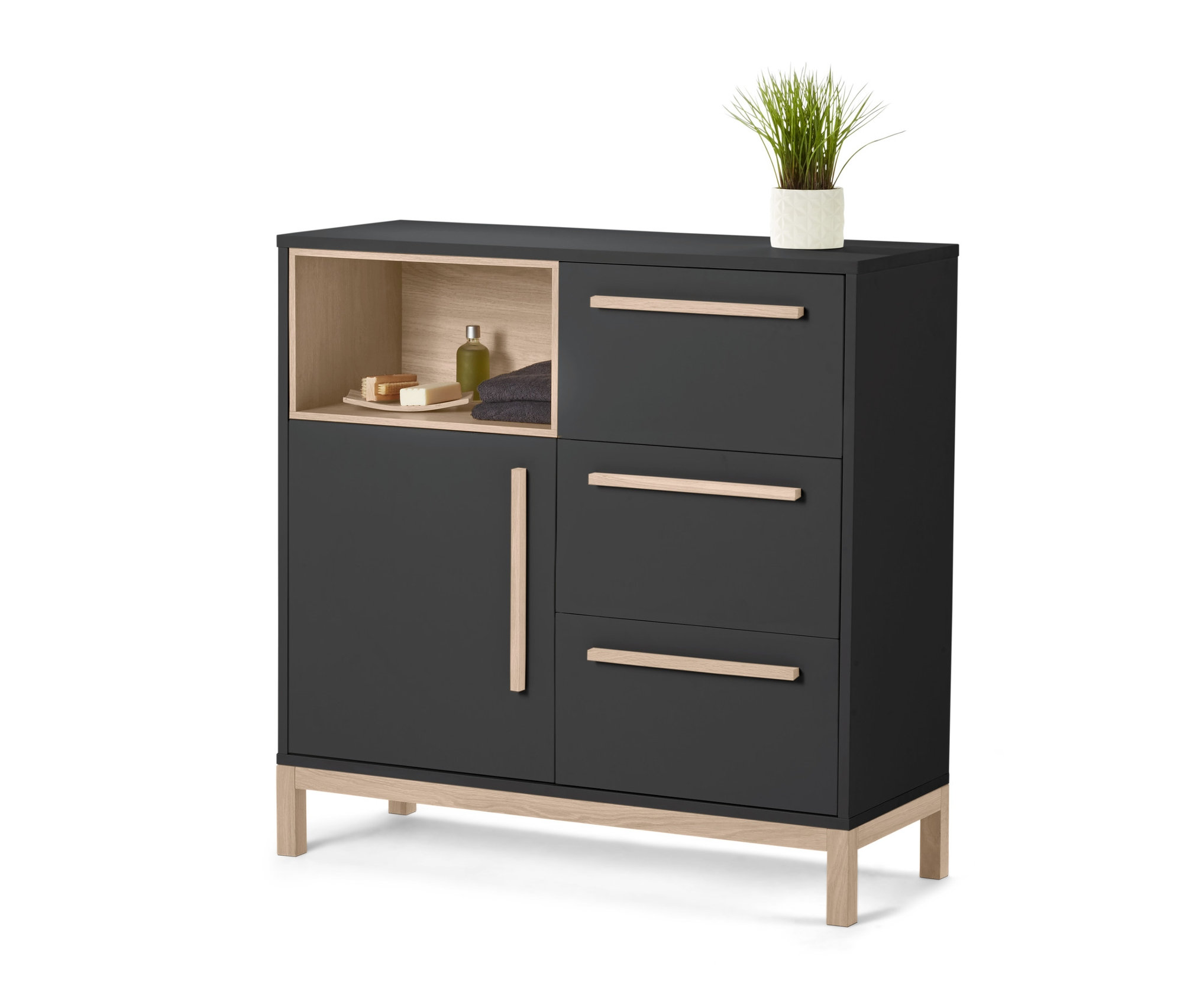 Antracit színű Eklund fürdőszobai komód nyitott polccal, ajtóval, három fiókkal és egy cserepes növénnyel a tetején.