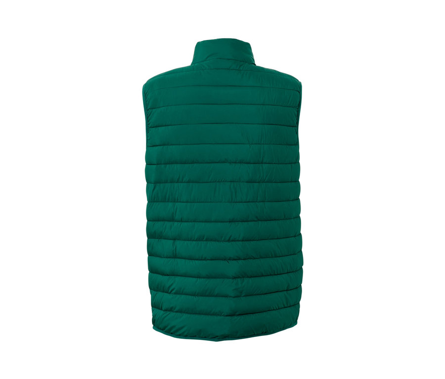 Egy zöld, összehajtható férfi steppelt mellény részlete hátulnézetből.