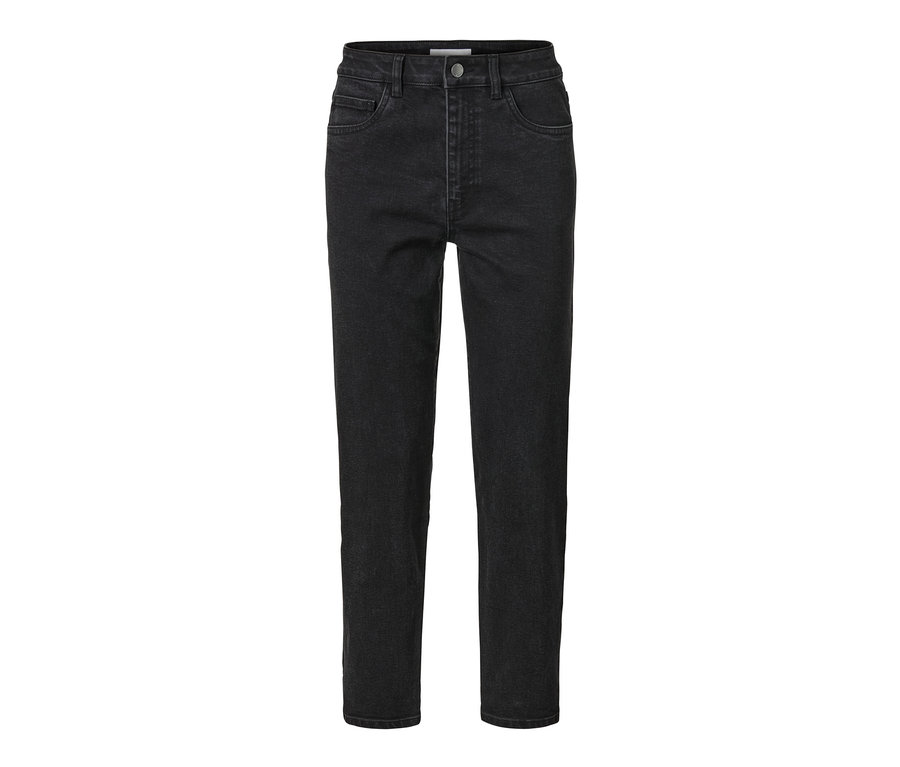 Egy fekete, Mom fit női farmernadrág fehér háttérrel.