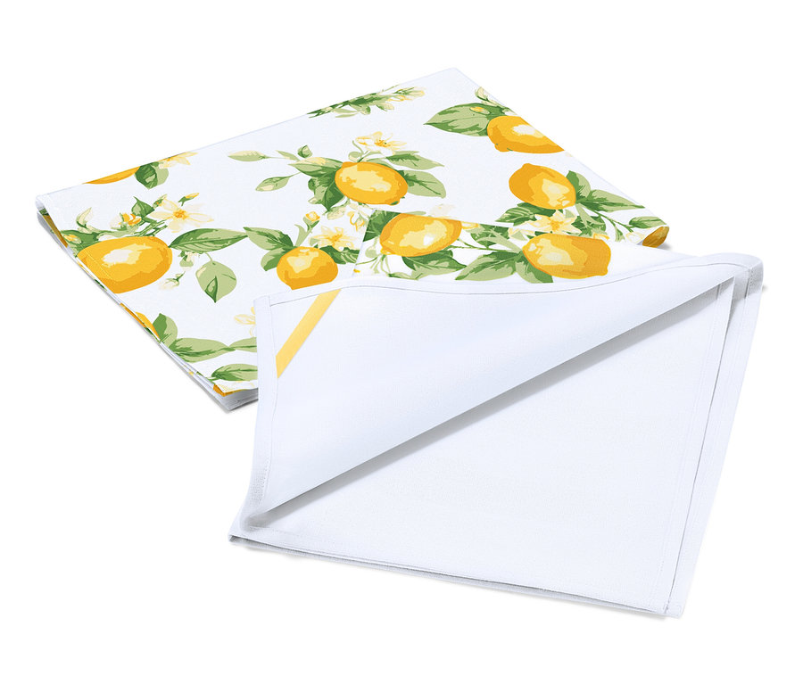 Két konyharuha, az egyik citrusfélékkel és virágokkal van nyomtatva, a másik fehér.