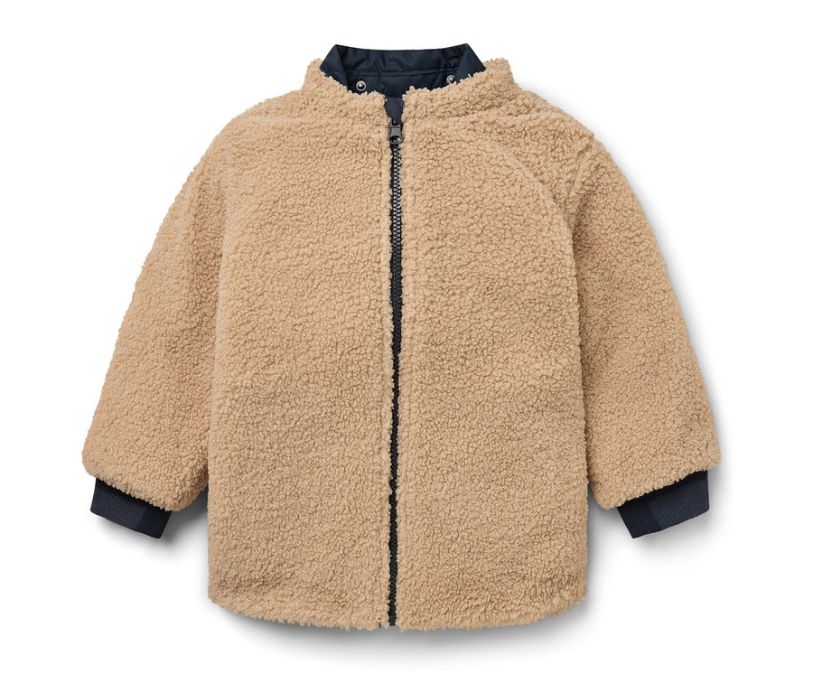 Bézs színű, középen cipzáras, teddy anyagú kabát.