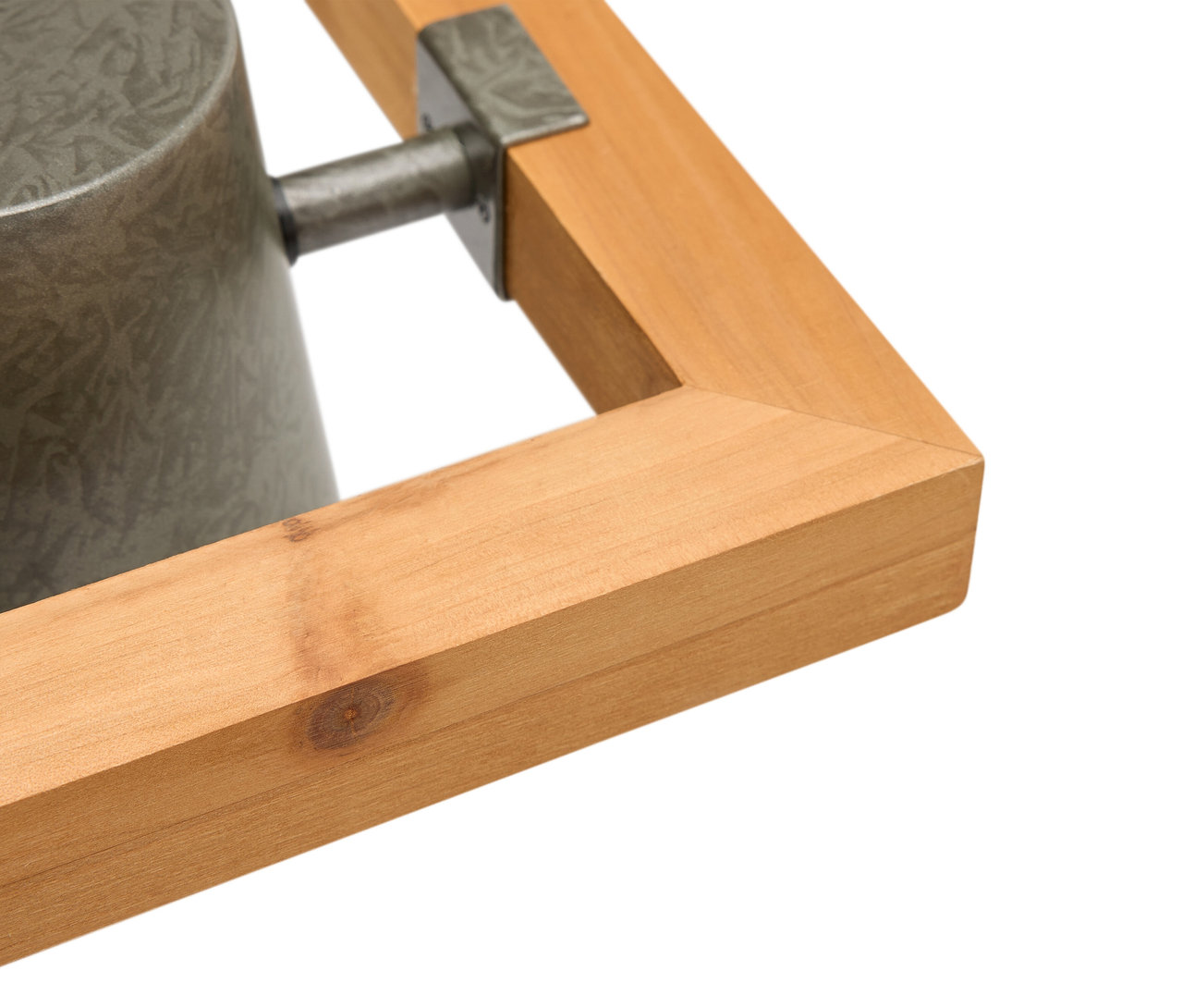 Egy keret részlete fém vödörrel.