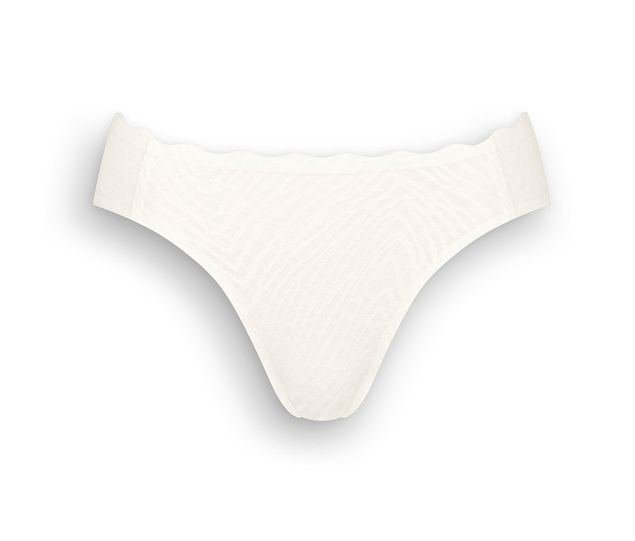 Közeli kép egy fehér sloggi ZERO Feel Bliss High leg alsóról.