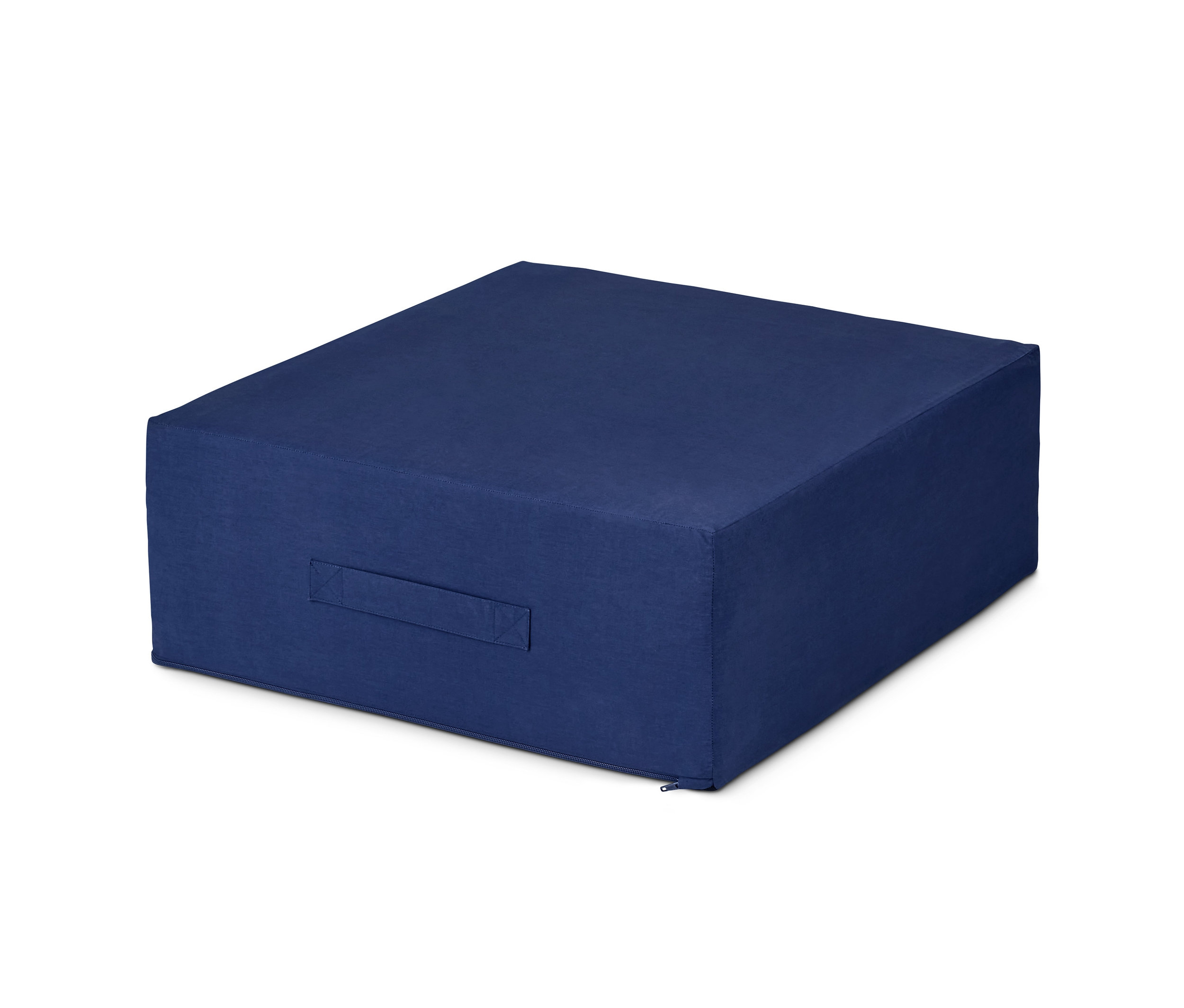 Kék vendégmatrac fehér háttérrel.