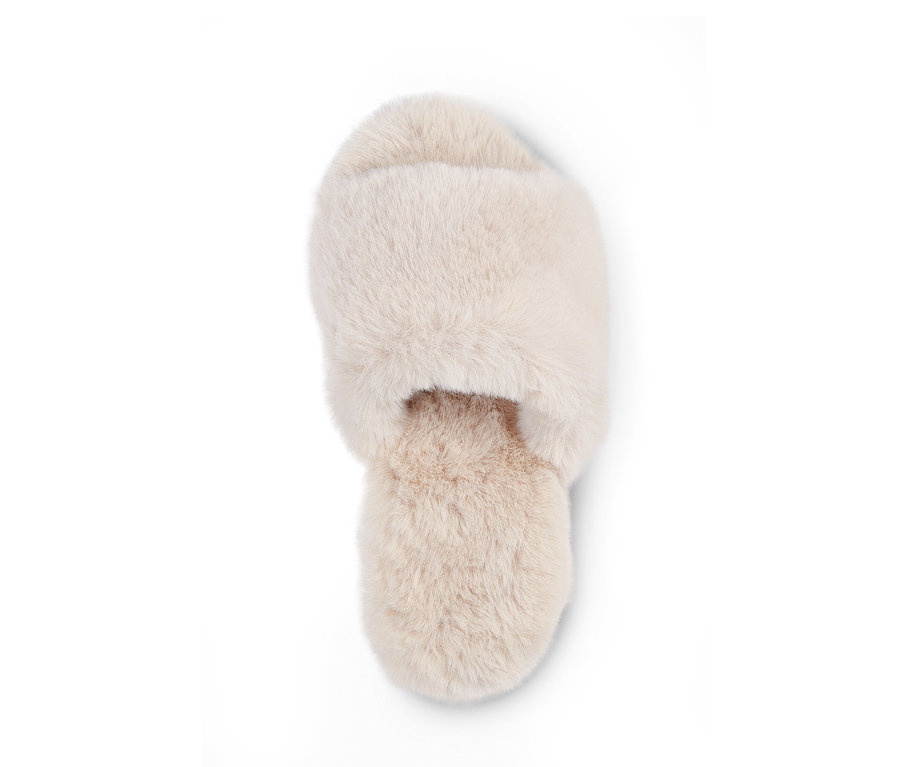 Krémszínű női papucs műszőrmével.