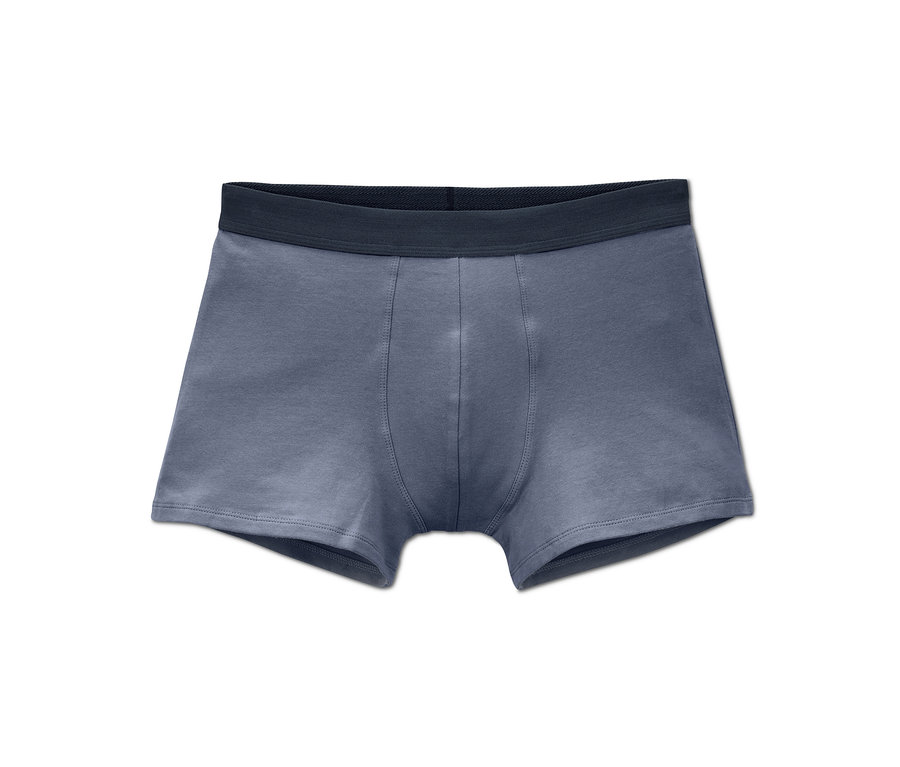 Egy kék színű férfi boxer alsónadrág.