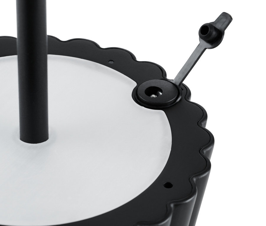 A kültéri LED-es állólámpa akkumulátoros aljának részlete.